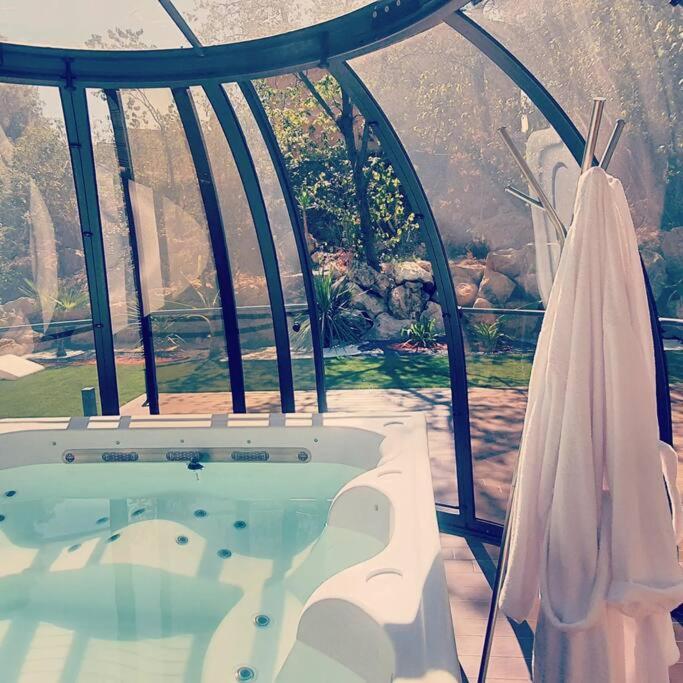 La Bonne Etoile Marseille ! Hebergement Romantique ! Jacuzzi Et Piscine Extérieur photo