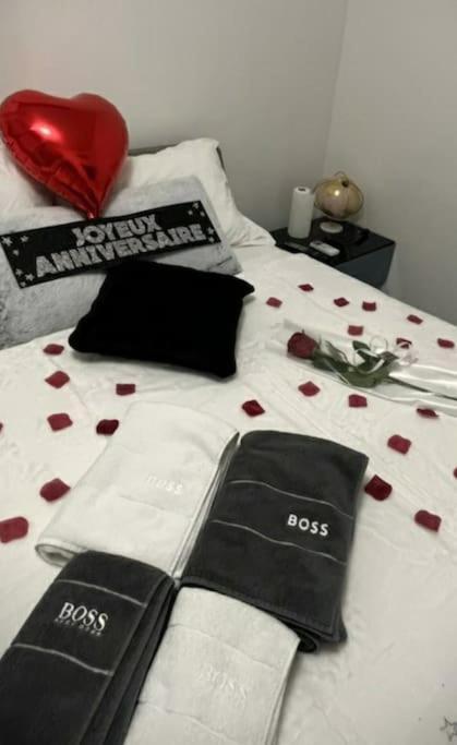 La Bonne Etoile Marseille ! Hebergement Romantique ! Jacuzzi Et Piscine Extérieur photo